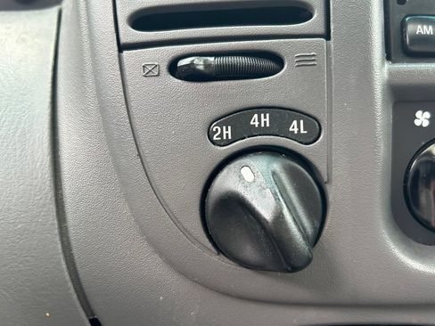 Used 2002 Ford F150 Lariat AWD/4WD image 22