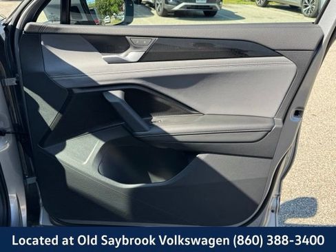Used 2025 Volkswagen Tiguan SE AWD/4WD image 28
