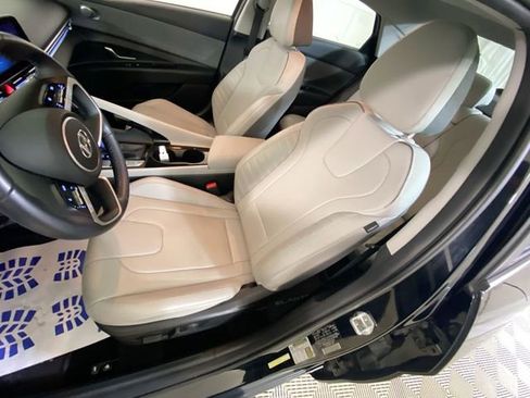 Used 2023 Hyundai Elantra Limited w/ Preferred Accessory Package image 15