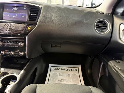 Used 2019 Nissan Pathfinder SV image 15
