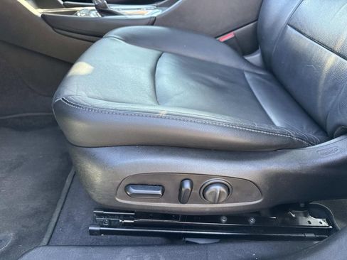 Used 2017 Chevrolet Malibu LT w/ Leather Package image 18