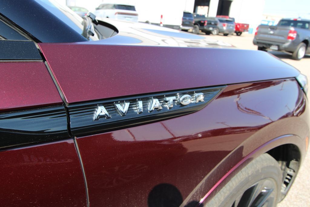 Used 2022 Lincoln Aviator Reserve w/ Equipment Group 201A AWD/4WD image 14