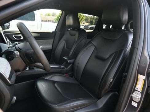 Used 2024 Jeep Compass Latitude AWD/4WD image 45