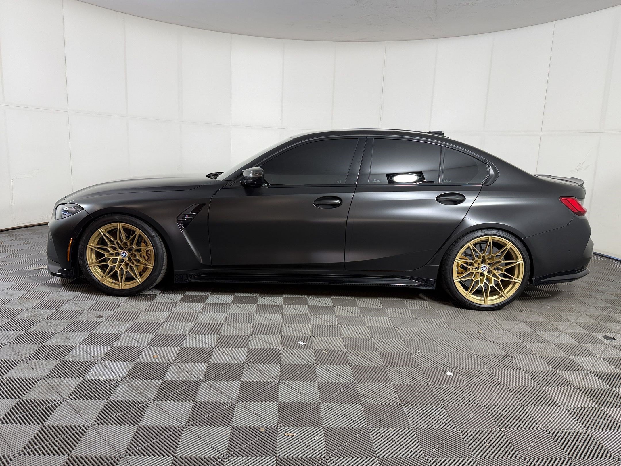 Used 2021 BMW M3 w/ M Carbon Exterior Package RWD image 2