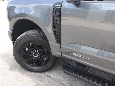 Used 2026 Ford F350 Lariat w/ Black Appearance Package AWD/4WD image 3