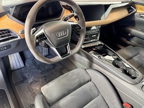 Used 2023 Audi e-tron GT Premium Plus image 9