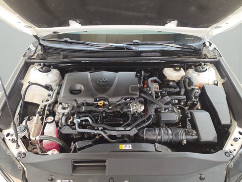 Used 2025 Toyota Camry SE image 9