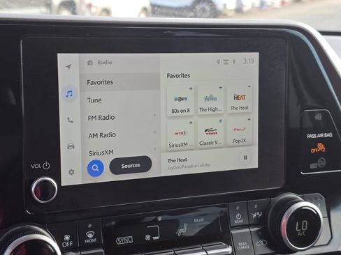 Used 2023 Toyota Highlander XLE image 22