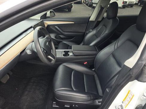 Used 2023 Tesla Model 3 Standard Range image 5