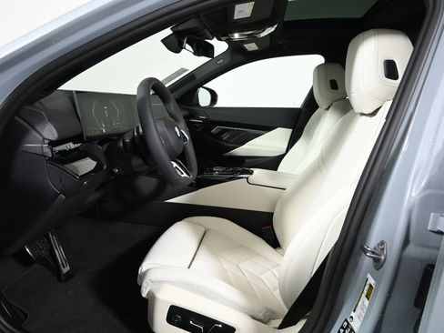 New 2026 BMW 530i xDrive w/ M Sport Package image 3