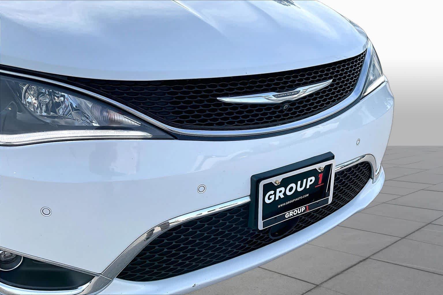 Used 2018 Chrysler Pacifica Limited w/ Advanced Safetytec Group FWD image 29
