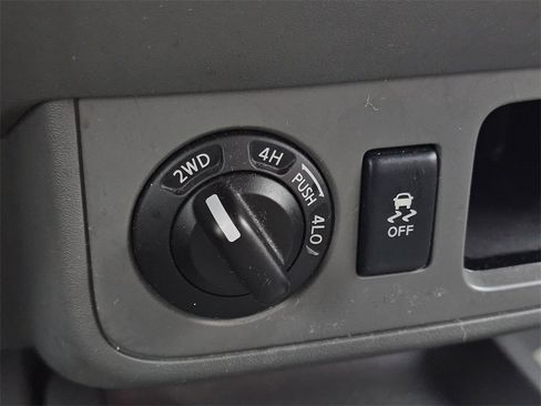 Used 2016 Nissan Frontier SV image 24