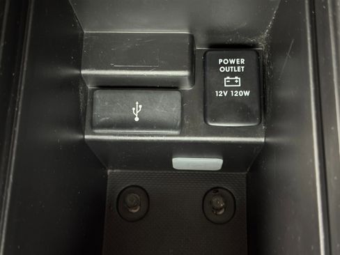 Used 2017 Mitsubishi Outlander SE image 28