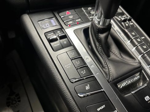 Used 2018 Porsche Macan GTS image 54