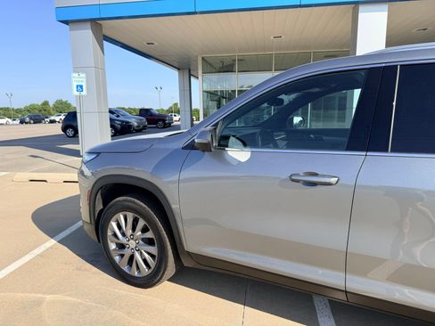Used 2026 Buick Enclave Preferred FWD image 10
