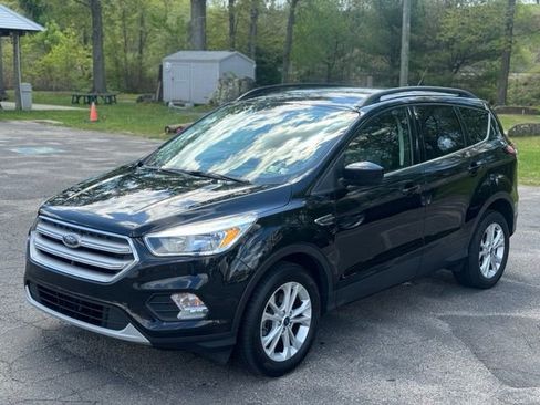 Used 2018 Ford Escape SE FWD image 1