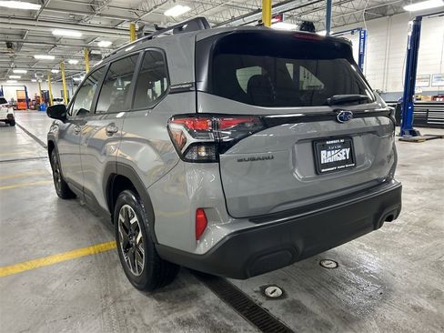 Used 2025 Subaru Forester Premium image 6