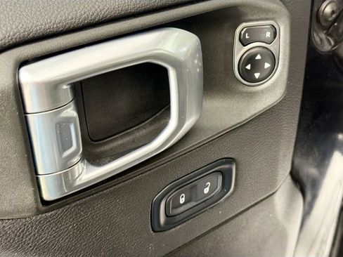 Used 2024 Jeep Wrangler Unlimited Sahara w/ Technology Group AWD/4WD image 18