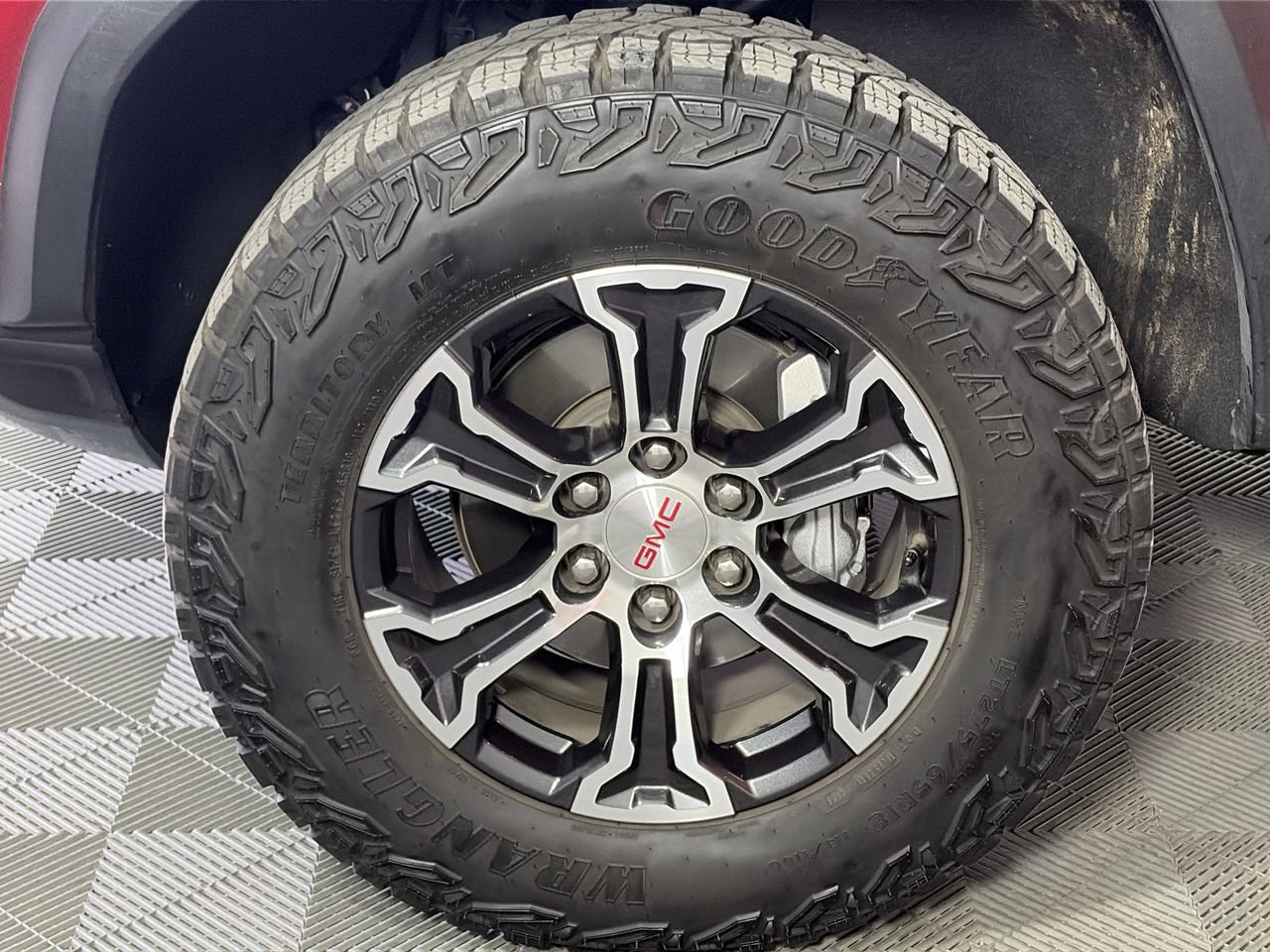 Used 2024 GMC Canyon AT4 w/ AT4 Premium Package AWD/4WD image 10