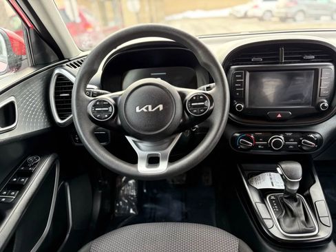 Used 2025 Kia Soul LX image 13