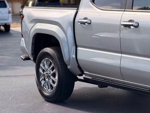 Used 2024 Toyota Tacoma Limited w/ Limited Package (LT) AWD/4WD image 8