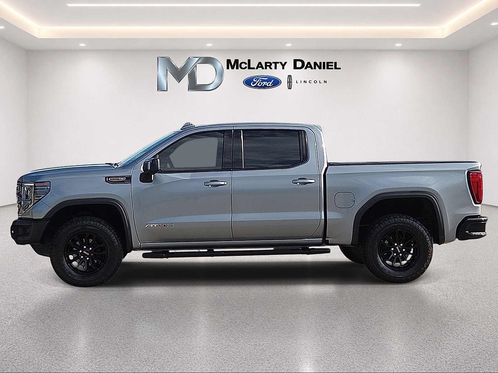 Used 2023 GMC Sierra 1500 AT4X AWD/4WD image 3
