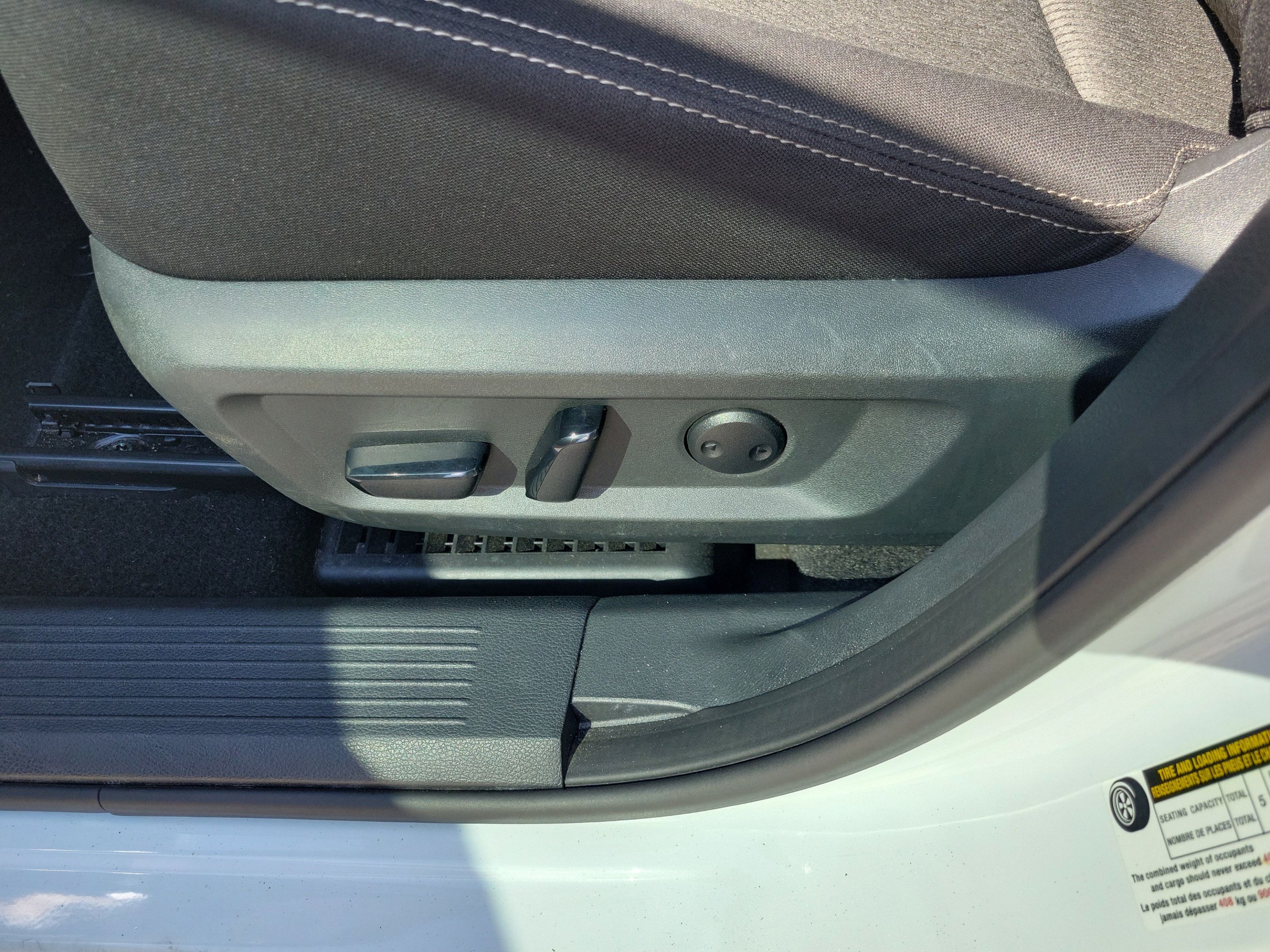 Used 2024 Nissan Rogue SV FWD image 15