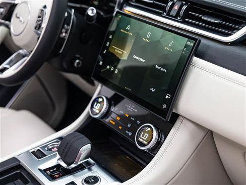 New 2026 Jaguar F-PACE R-Dynamic S AWD/4WD image 33