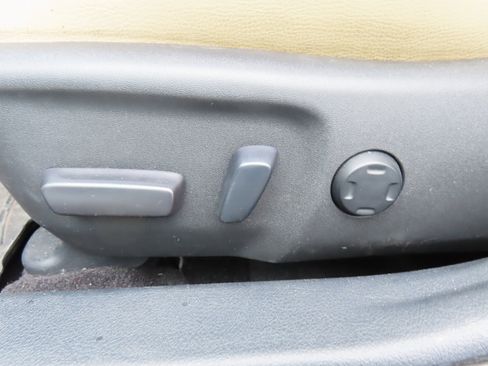 Used 2016 Toyota Avalon XLE Plus image 26