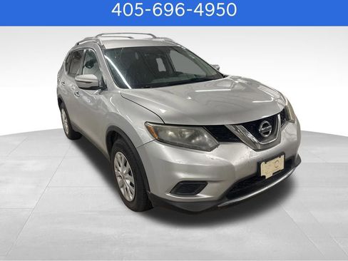 Used 2016 Nissan Rogue S w/ S Family Package image 2