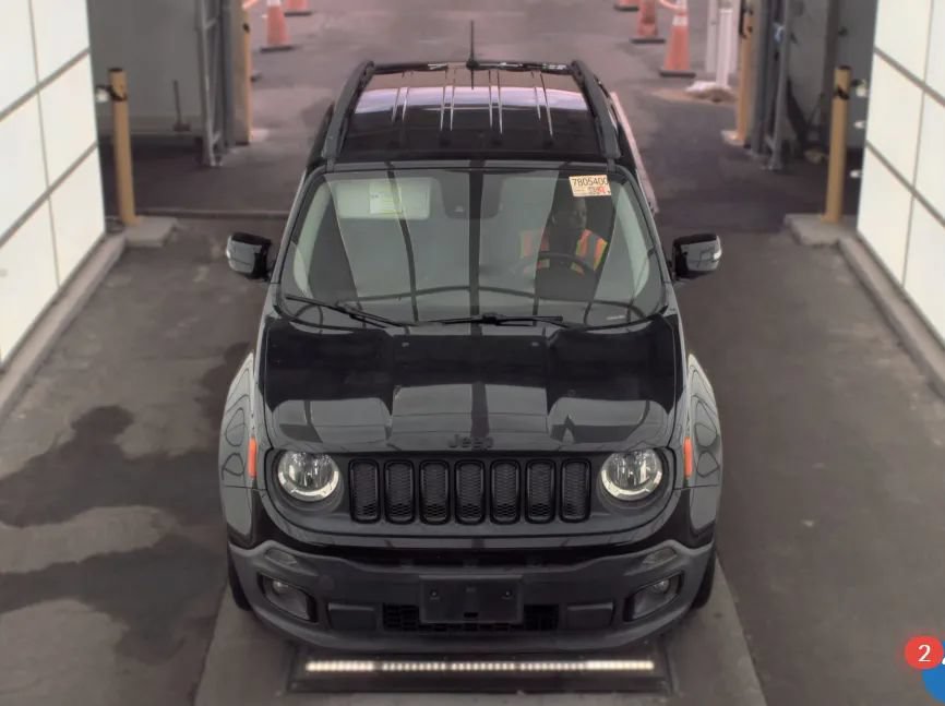 Used 2017 Jeep Renegade Altitude w/ Advanced Technology Group FWD image 3