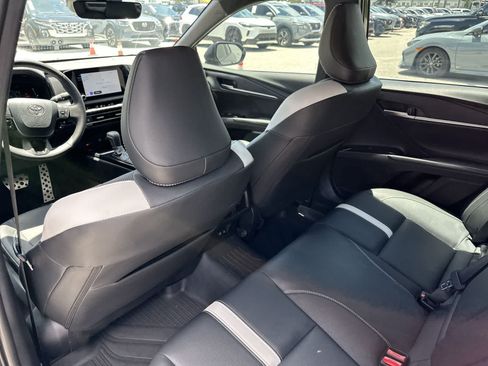 Used 2026 Toyota Camry SE w/ Convenience Package FWD image 3