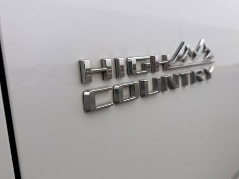 Used 2023 Chevrolet Traverse High Country image 9