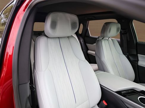 Certified 2024 Cadillac Lyriq Luxury RWD image 27