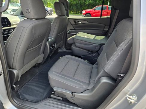 Used 2025 Chevrolet Traverse LT image 17