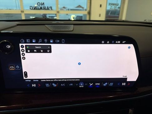 Used 2024 Chevrolet Traverse RS image 3