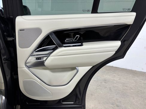 Used 2023 Land Rover Range Rover SE image 38