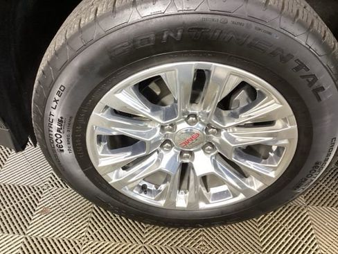 Used 2025 GMC Yukon Denali image 9