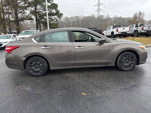 Used 2016 Nissan Altima 2.5 S w/ Power Driver Seat Package image 5