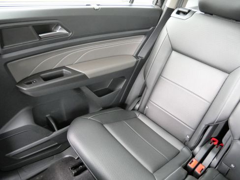 Certified 2023 Volkswagen Atlas SE w/ Black Wheel Package AWD/4WD image 12