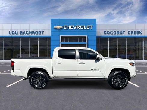 Used 2022 Toyota Tacoma SR5 w/ Technology Package RWD image 9