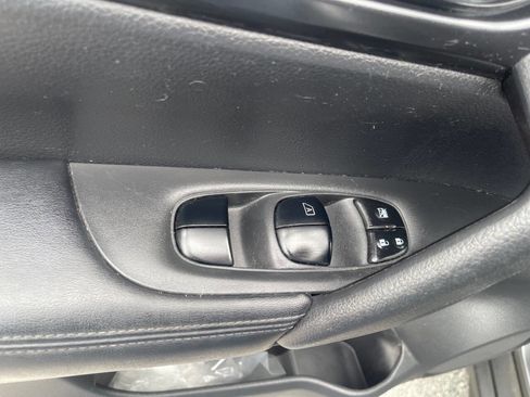 Used 2018 Nissan Rogue SV AWD/4WD image 13