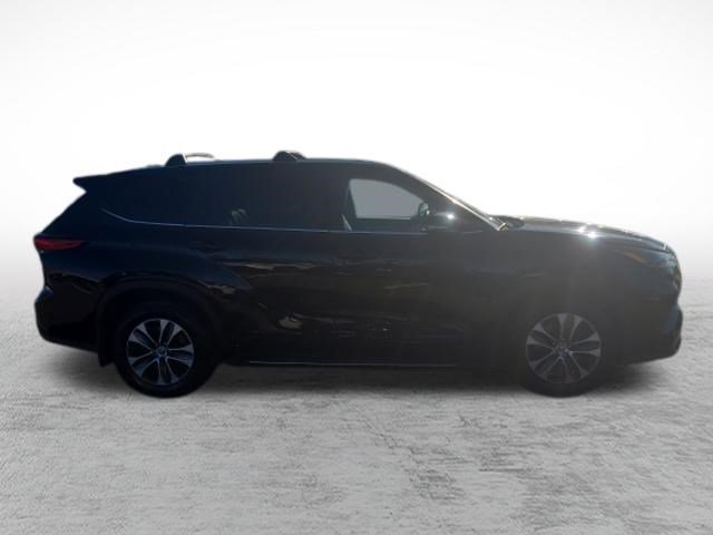 Used 2023 Toyota Highlander XLE AWD/4WD image 4