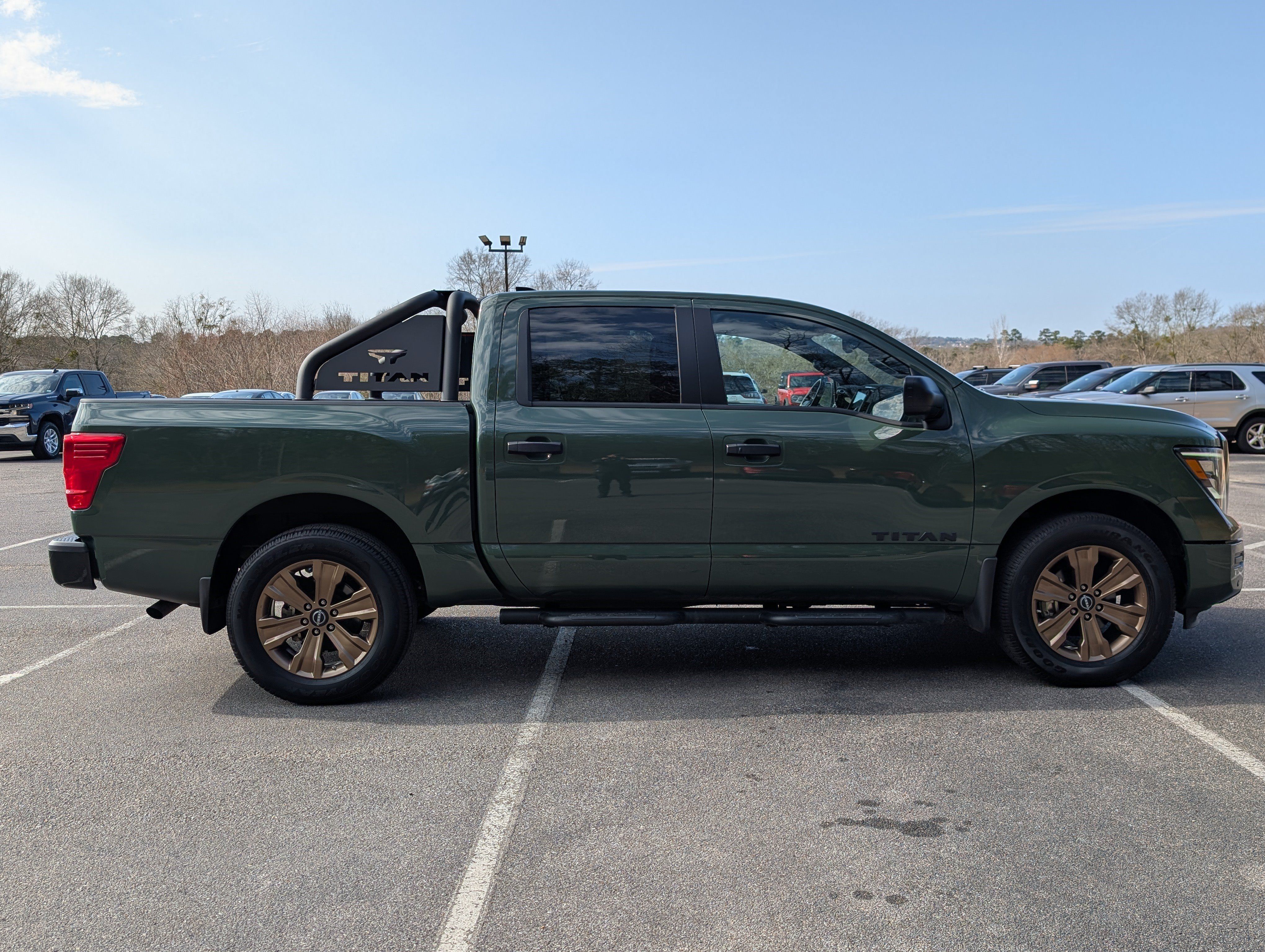 Used 2024 Nissan Titan SV w/ SV Bronze Edition Package AWD/4WD image 10