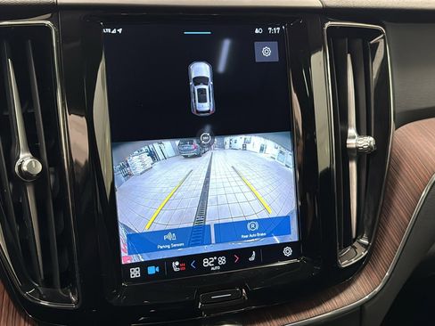 Certified 2023 Volvo XC60 B5 Plus w/ Climate Package image 18