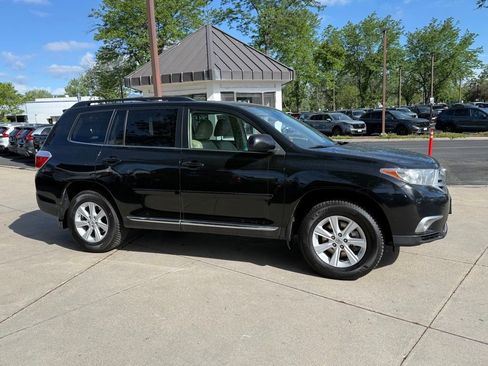 Used 2012 Toyota Highlander SE w/ Tow Pkg AWD/4WD image 3