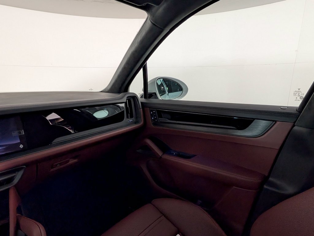 New 2026 Porsche Cayenne GTS AWD/4WD image 23