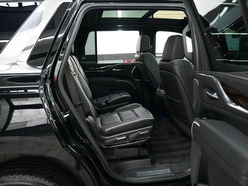 Used 2023 Cadillac Escalade Premium Luxury AWD/4WD image 35