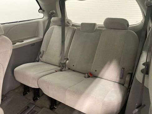 Used 2012 Toyota Sienna LE image 27