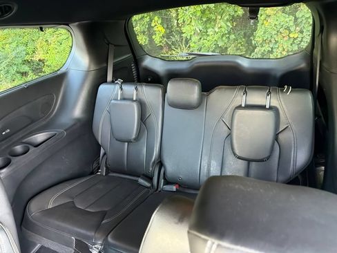 Used 2019 Chrysler Pacifica Touring-L Plus w/ S Appearance Package FWD image 13